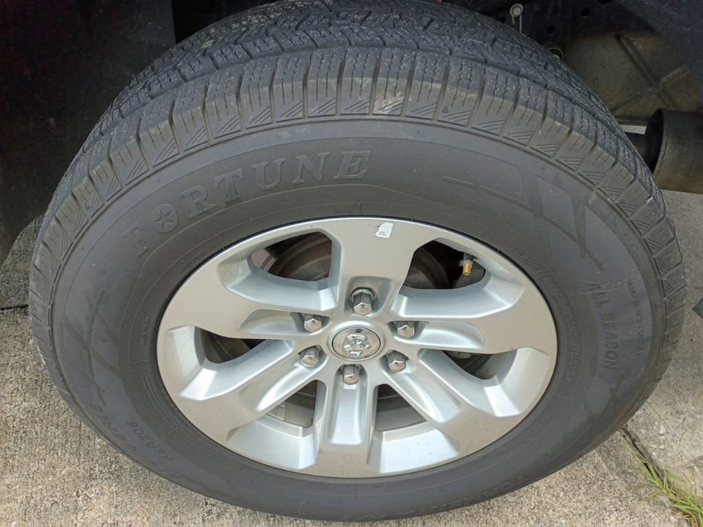 Used 2024 RAM 1500 Laramie AWD/4WD image 9