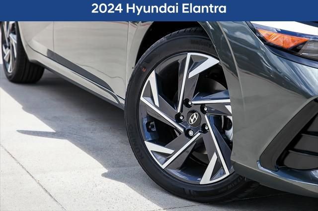 Used 2024 Hyundai Elantra SEL w/ Convenience Package image 2