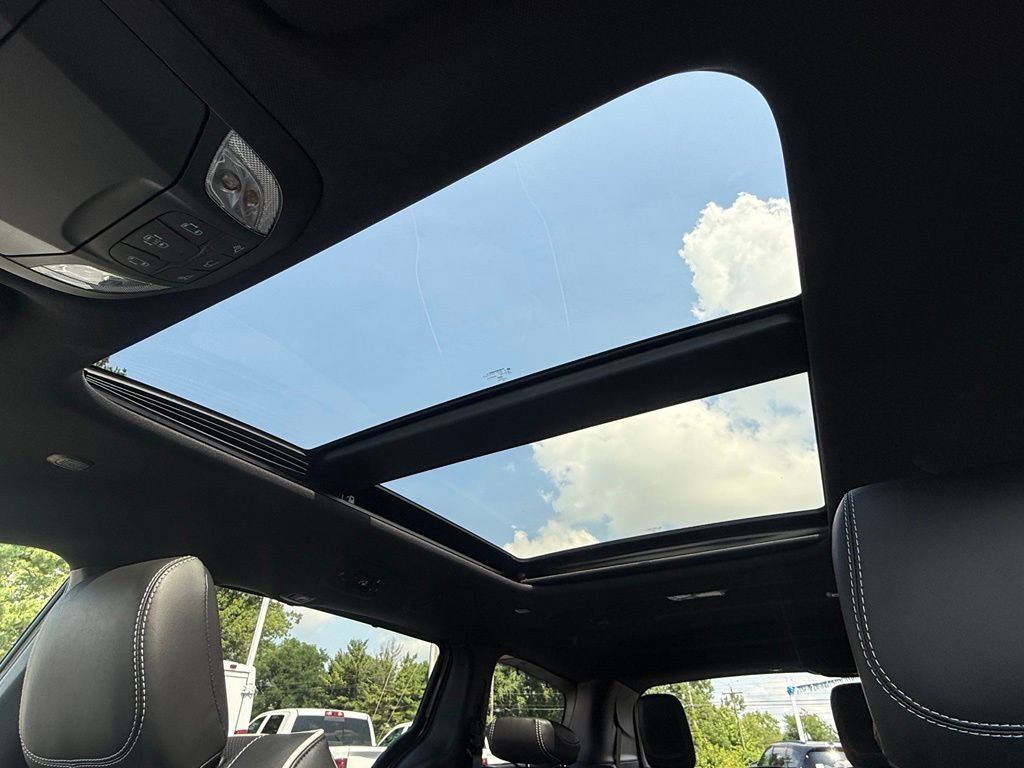 New 2027 Chrysler Pacifica Limited FWD image 28