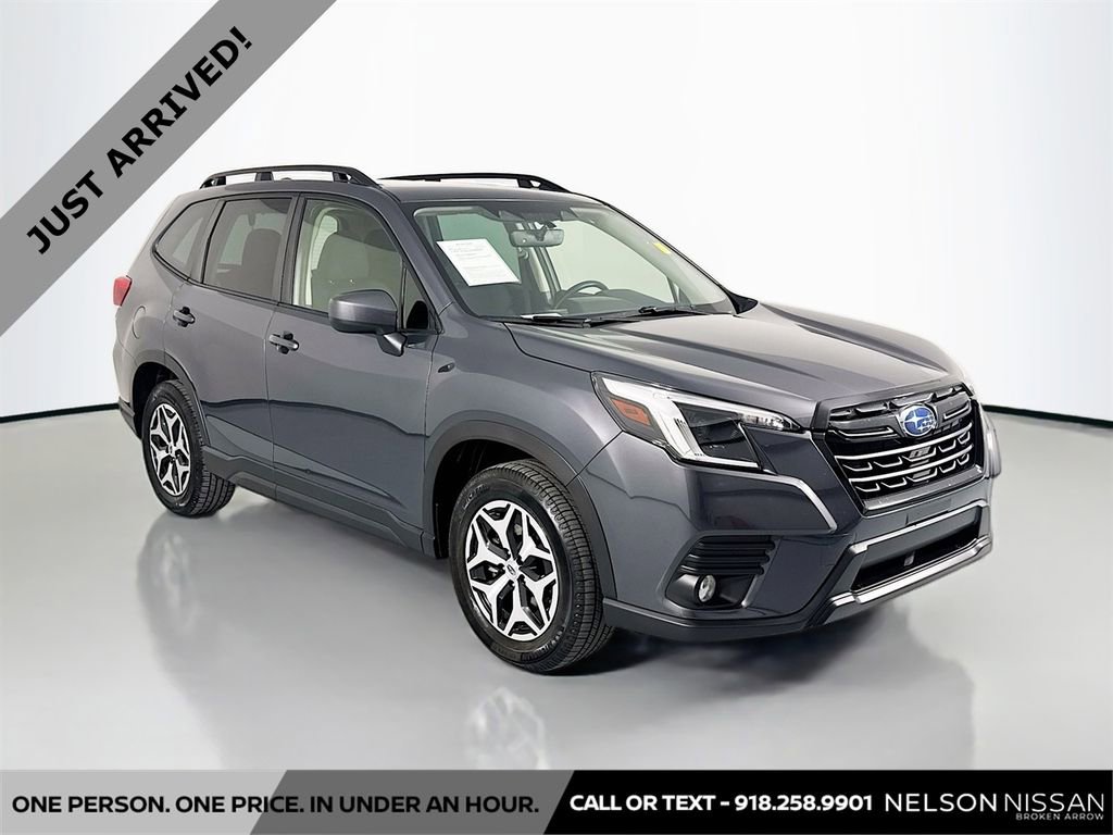 Used 2023 Subaru Forester Premium image 3