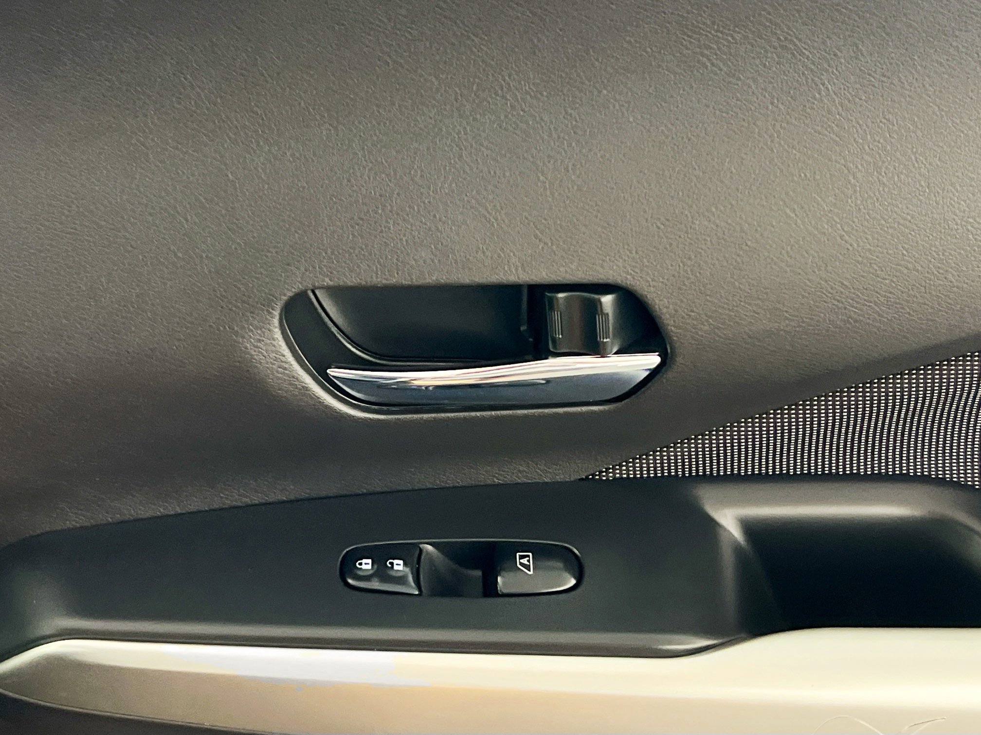 Used 2020 Nissan Kicks SV FWD image 32