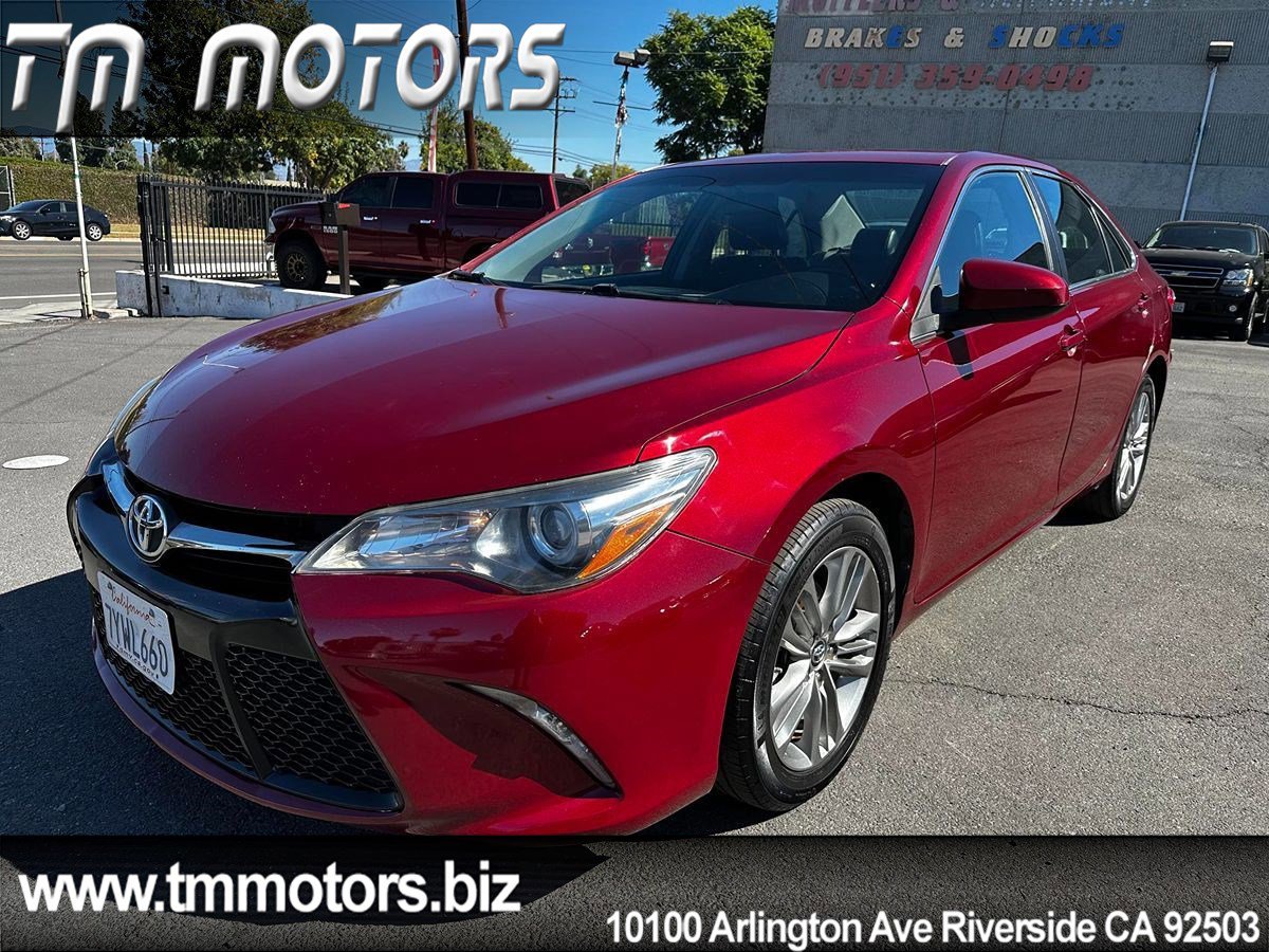 Used 2017 Toyota Camry SE image 1
