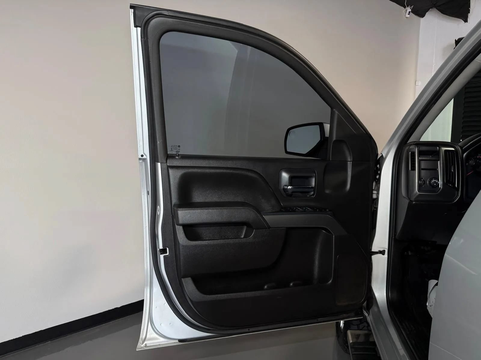 Used 2018 Chevrolet Silverado 1500 LT RWD image 19
