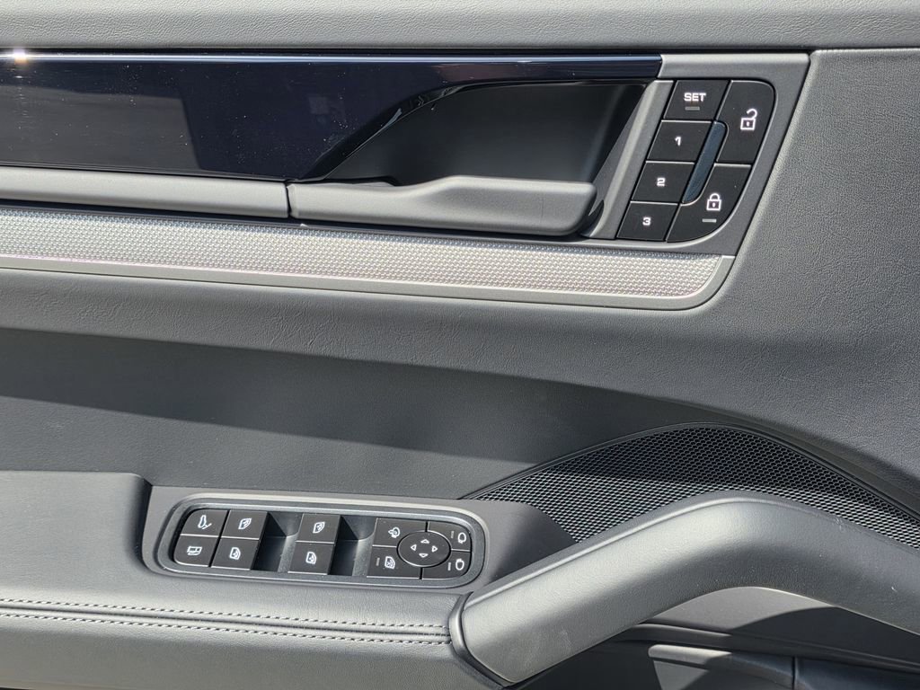 New 2026 Porsche Cayenne E-Hybrid AWD/4WD image 15