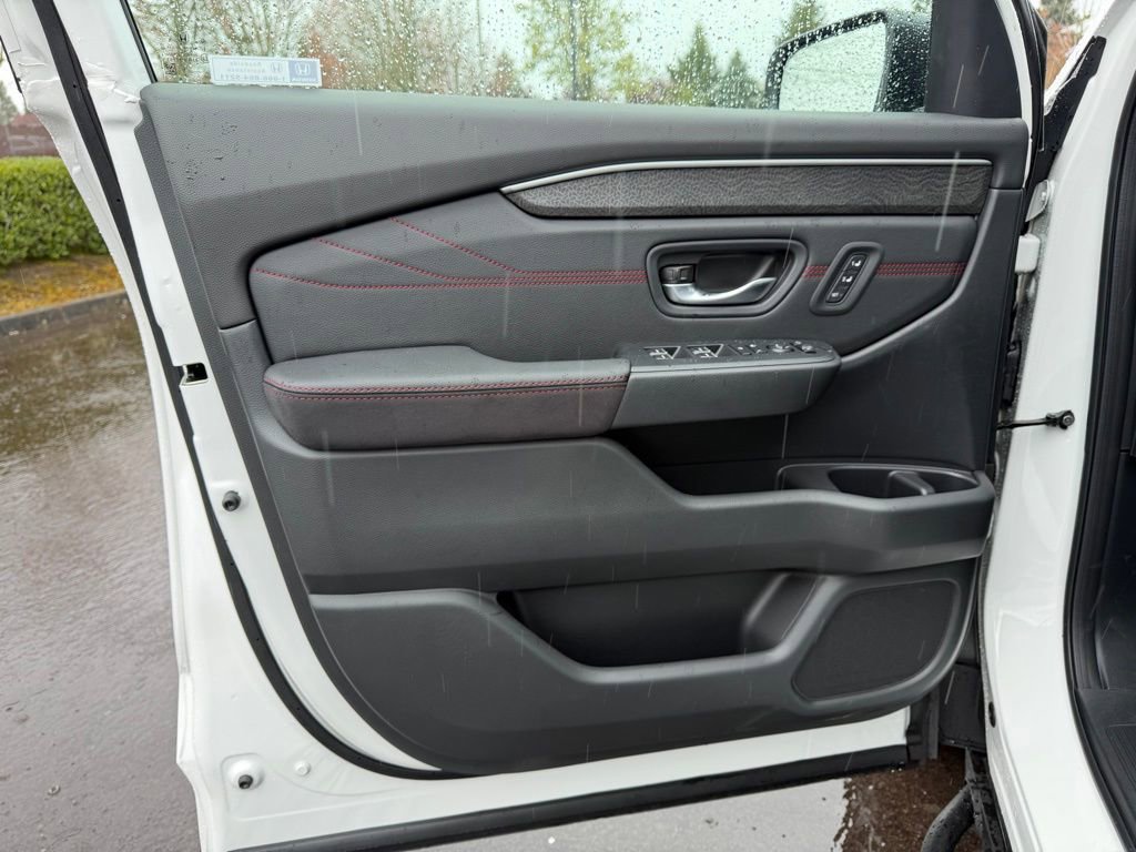 New 2026 Honda Pilot Black Edition image 12