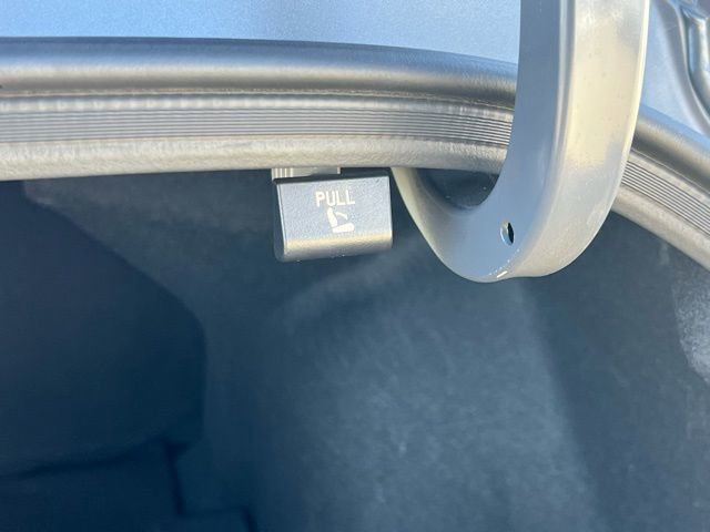 Used 2025 Hyundai Elantra SE image 32