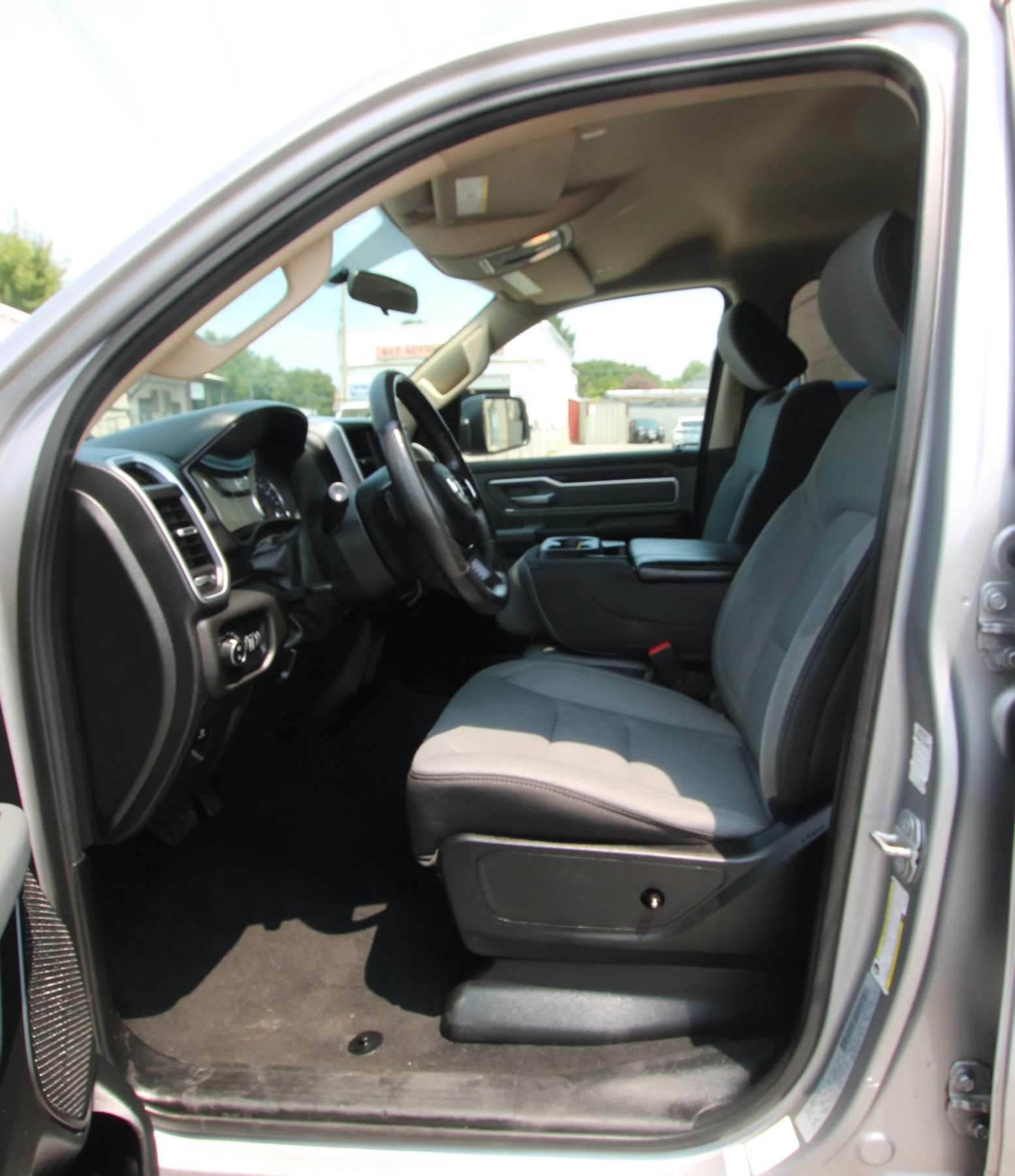 Used 2019 RAM 1500 Big Horn AWD/4WD image 9