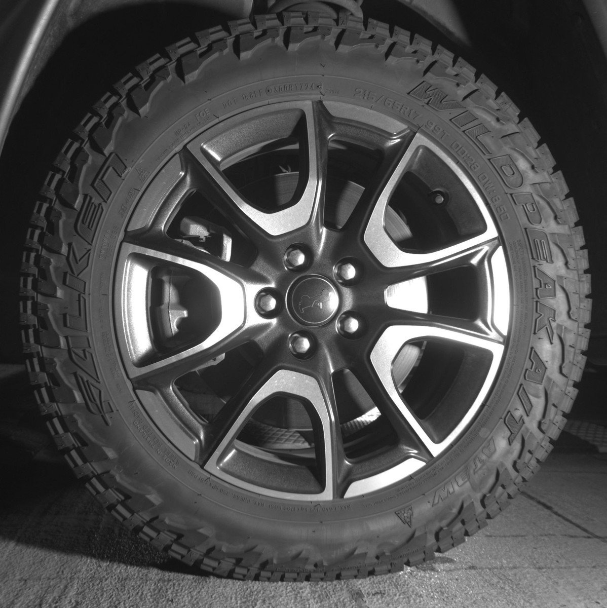 Used 2025 Jeep Compass Trailhawk image 12