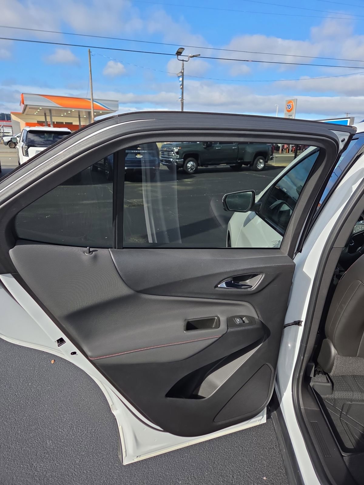 Used 2022 Chevrolet Equinox RS w/ RS Leather Package image 16