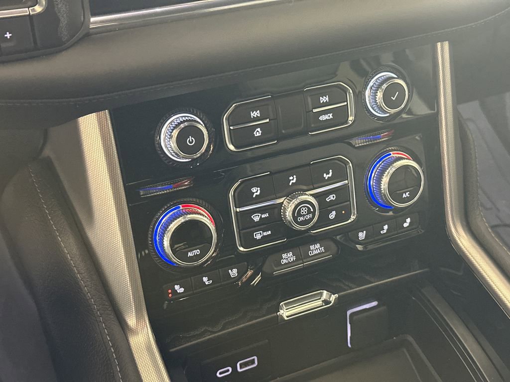 Used 2024 GMC Yukon Denali w/ Advanced Technology Package image 7
