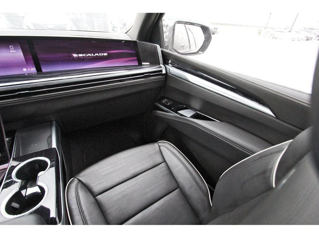 Used 2025 Cadillac Escalade ESV Sport AWD/4WD image 10