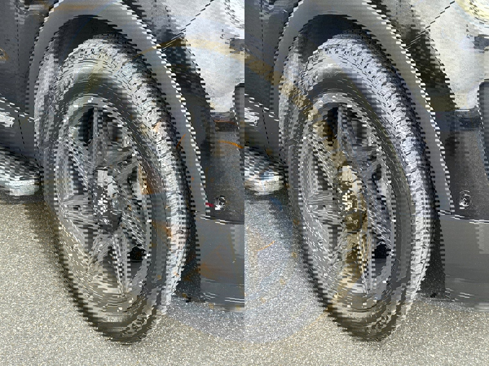 Used 2017 Ford Explorer Platinum image 5