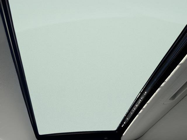 Certified 2025 Hyundai Elantra Limited FWD image 22