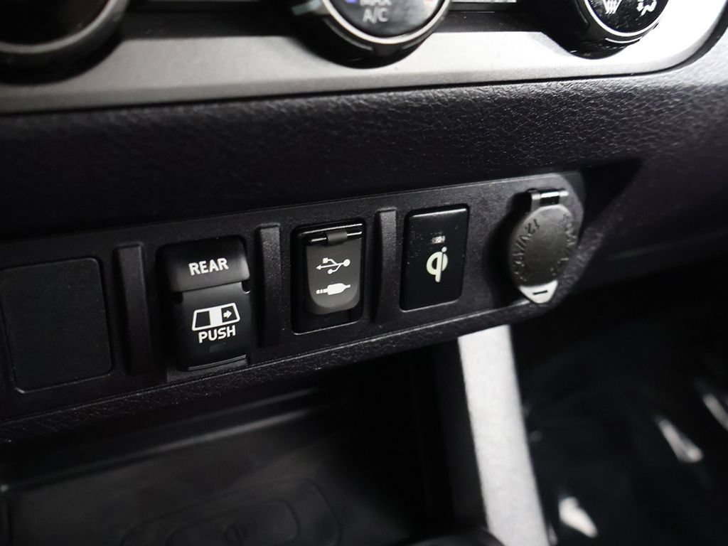 Used 2018 Toyota Tacoma TRD Sport AWD/4WD image 43