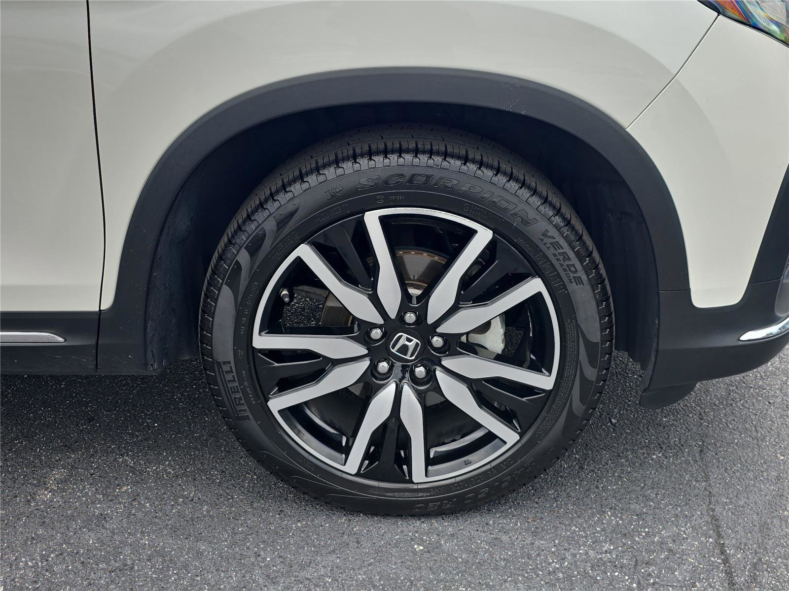 Used 2019 Honda Pilot Touring image 3