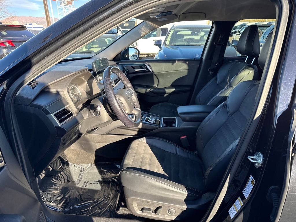 Used 2022 Mitsubishi Outlander SE image 25