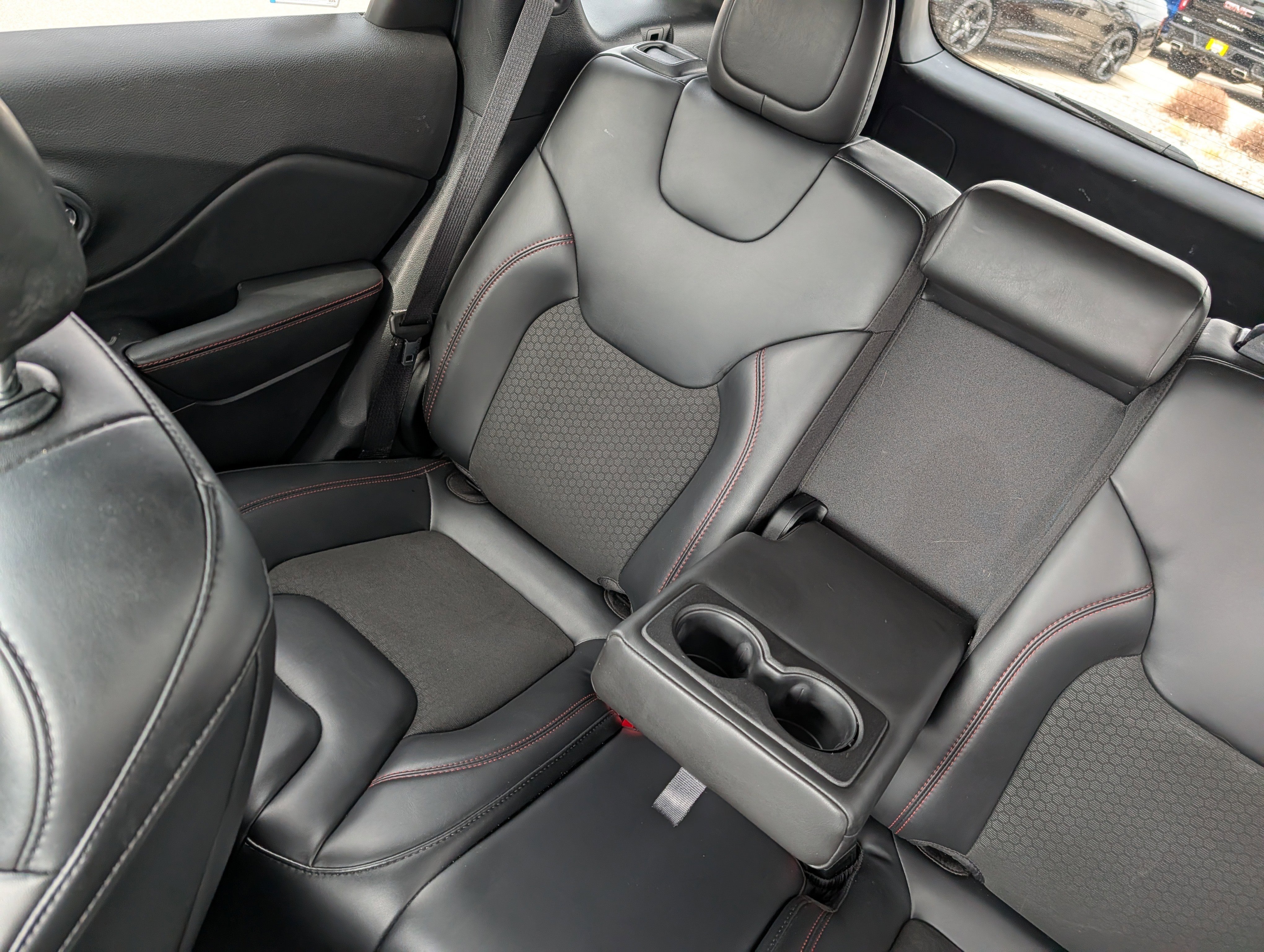 Used 2020 Jeep Cherokee Trailhawk w/ Comfort/Convenience Group image 12