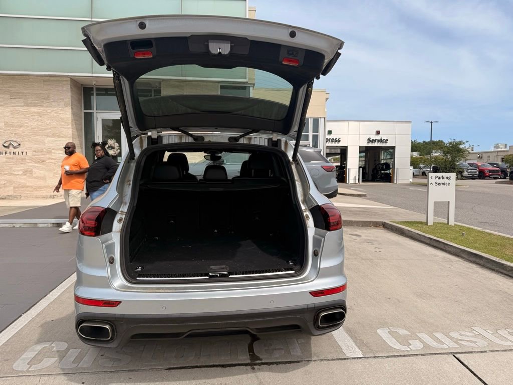 Used 2018 Porsche Cayenne Platinum Edition image 6