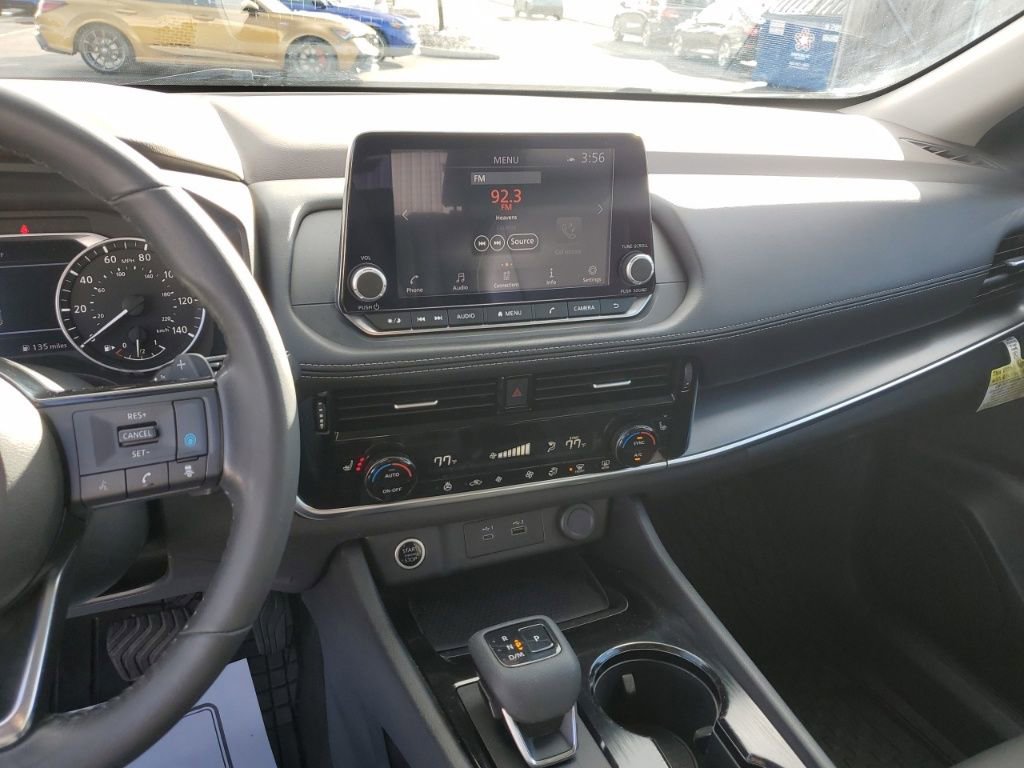 Used 2022 Nissan Rogue SV w/ SV Premium Package image 17