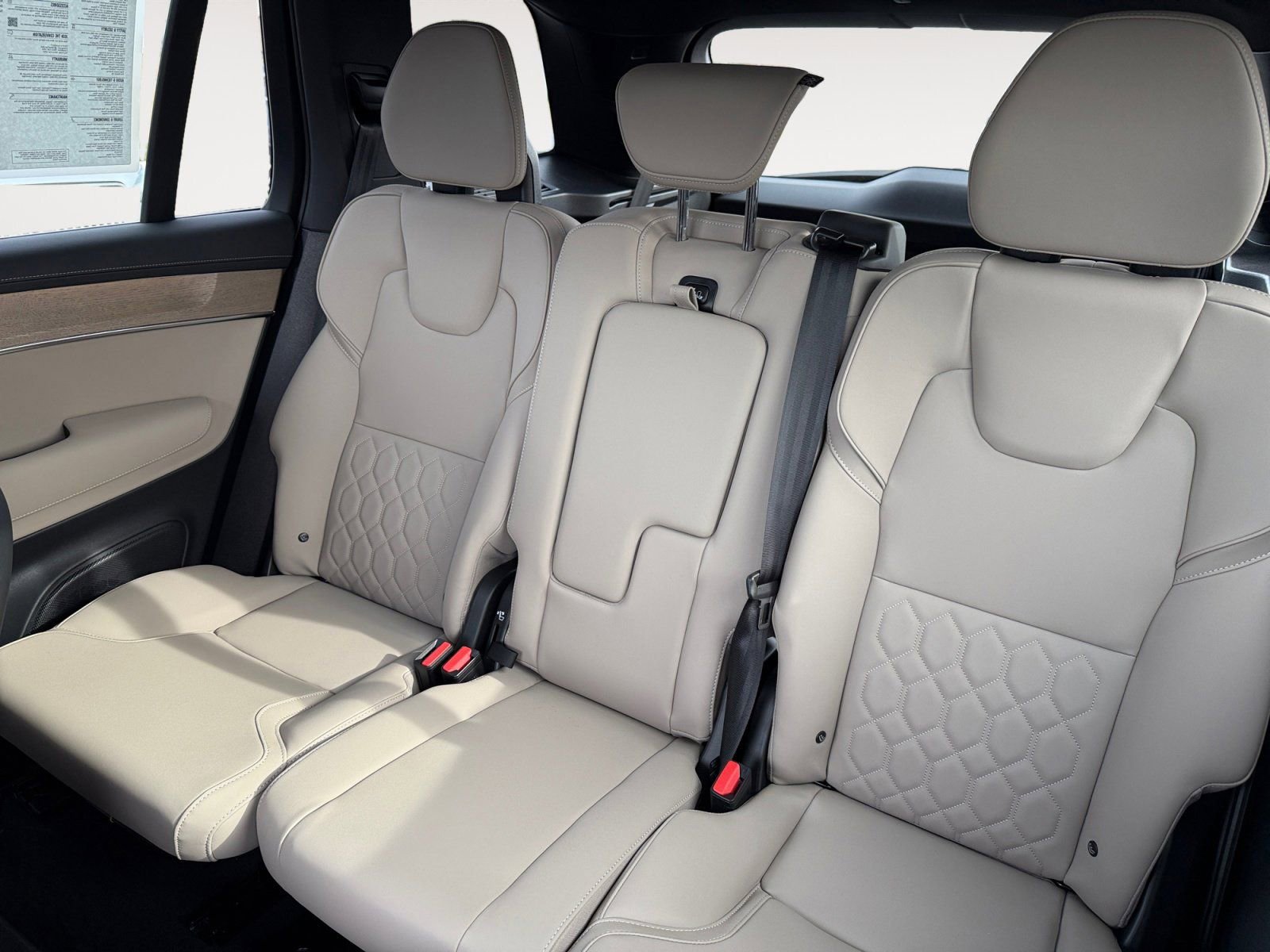 New 2025 Volvo XC90 T8 Core image 13