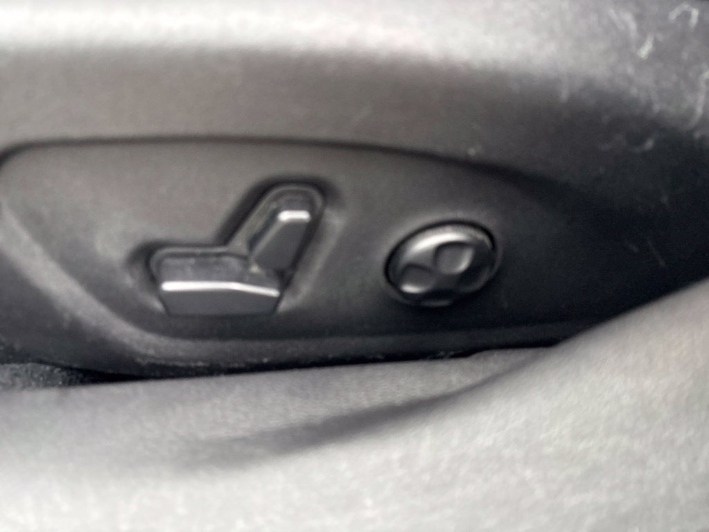 Used 2015 Chrysler 200 Limited w/ Convenience Group FWD image 17