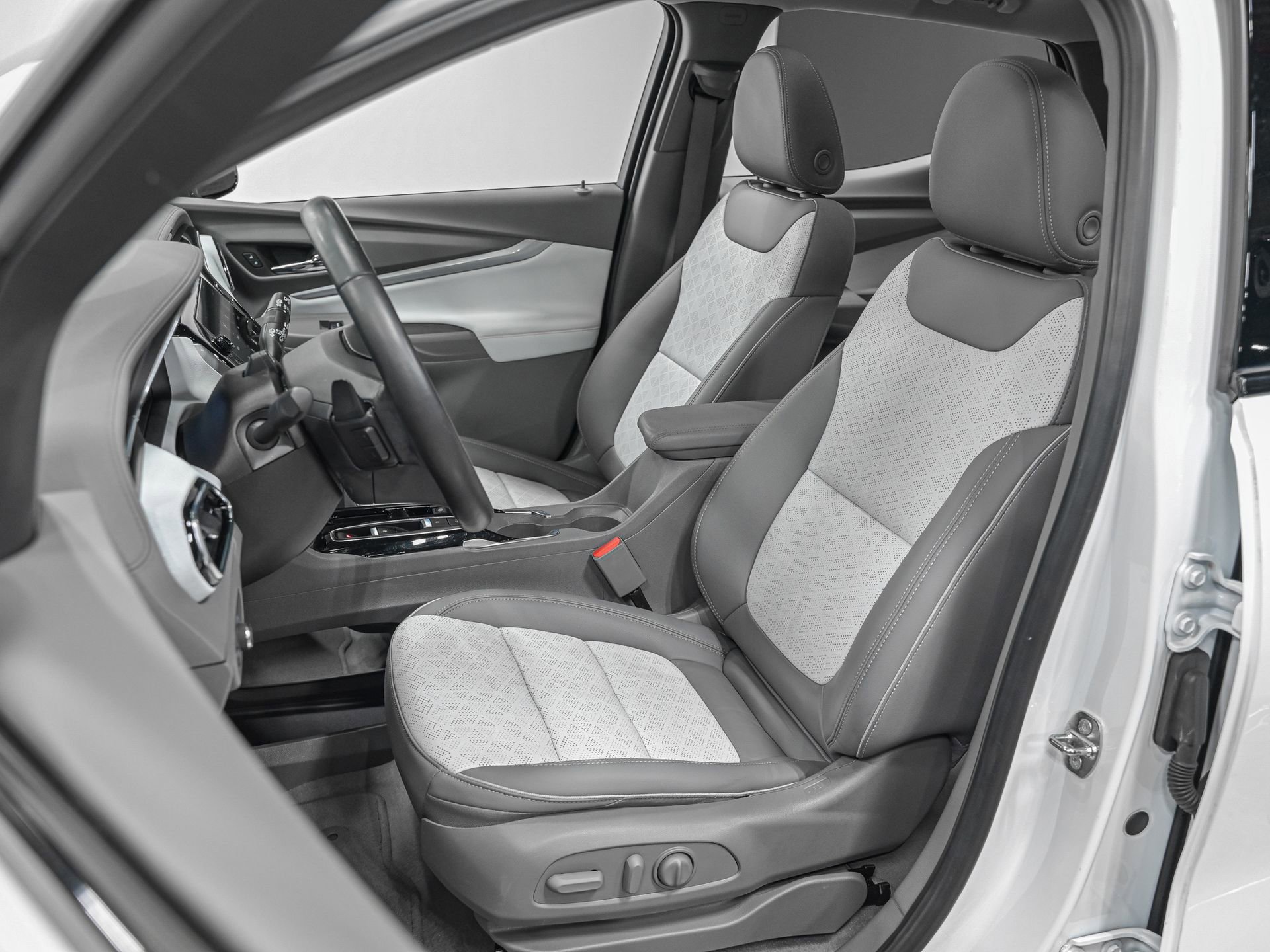 Used 2022 Chevrolet Bolt EUV Premier w/ Sun & Sound Package image 17