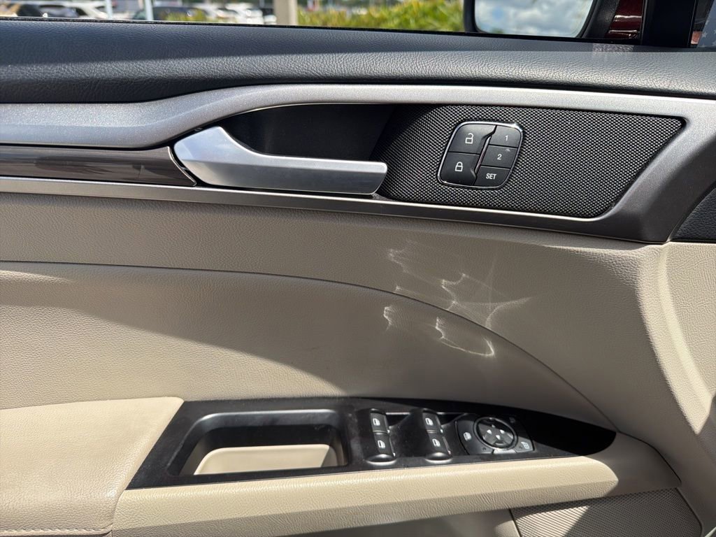 Used 2019 Ford Fusion SEL image 15