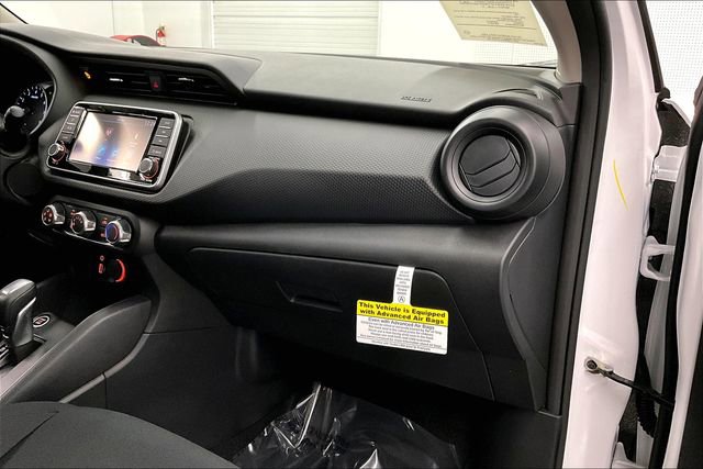 New 2025 Nissan Kicks Play S image 32
