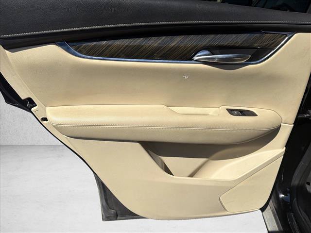 Used 2017 Cadillac XT5 FWD image 6