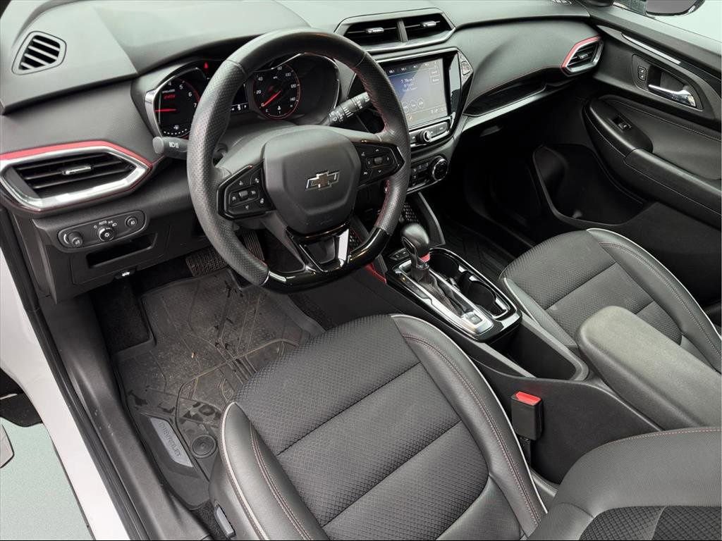 Used 2023 Chevrolet TrailBlazer RS w/ Sun and Liftgate Package image 13