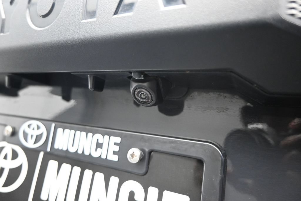 Used 2025 Toyota 4Runner SR5 AWD/4WD image 34