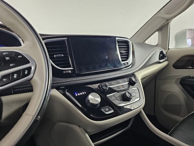 Used 2021 Chrysler Pacifica Limited image 31