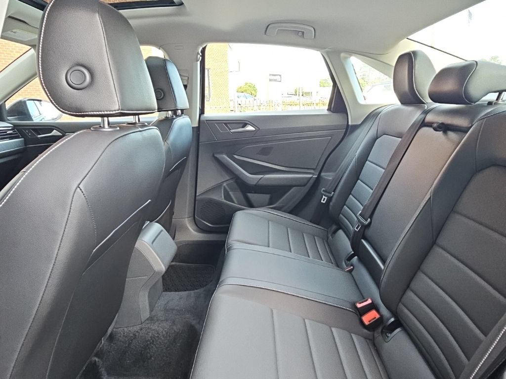 Used 2022 Volkswagen Jetta SE w/ Panoramic Sunroof Package FWD image 25