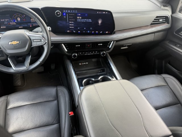 Used 2025 Chevrolet Suburban LT RWD image 17