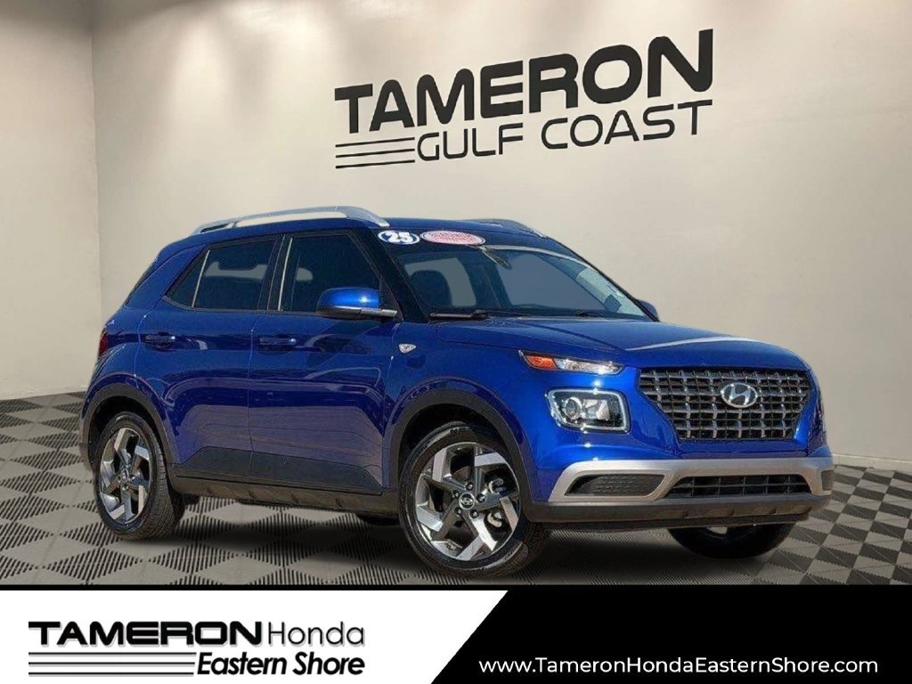 Used 2025 Hyundai Venue SEL FWD image 1
