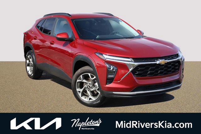 Used 2025 Chevrolet Trax LT FWD image 1