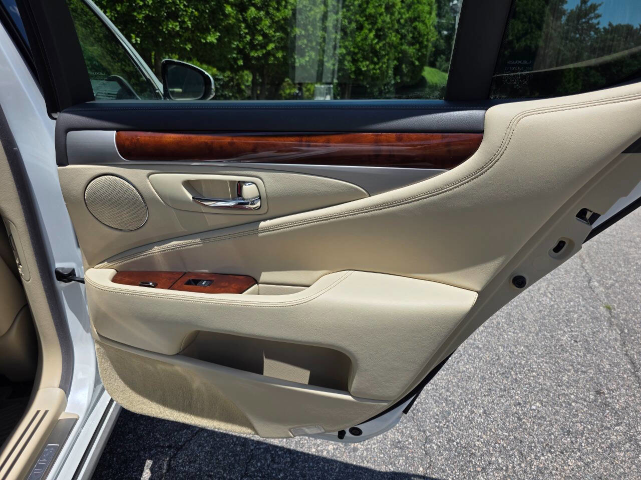 Used 2014 Lexus LS 460 w/ Comfort Package RWD image 35