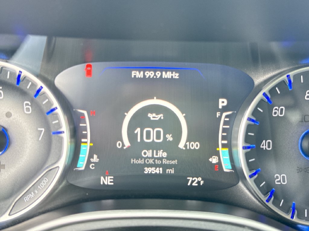 Used 2024 Chrysler Pacifica Touring FWD image 18