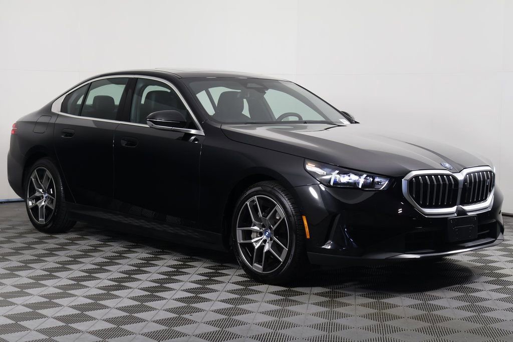 Used 2025 BMW i5 xDrive40 image 3