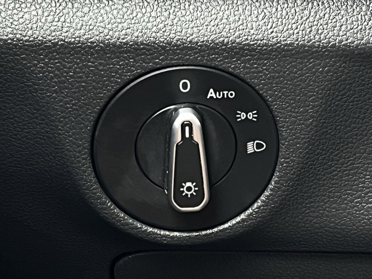 Used 2024 Volkswagen Jetta SE image 20