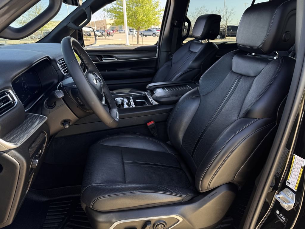 Used 2024 Jeep Wagoneer Series II w/ Flexible Seating Group image 24