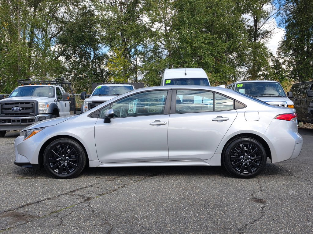 Used 2020 Toyota Corolla LE FWD image 3