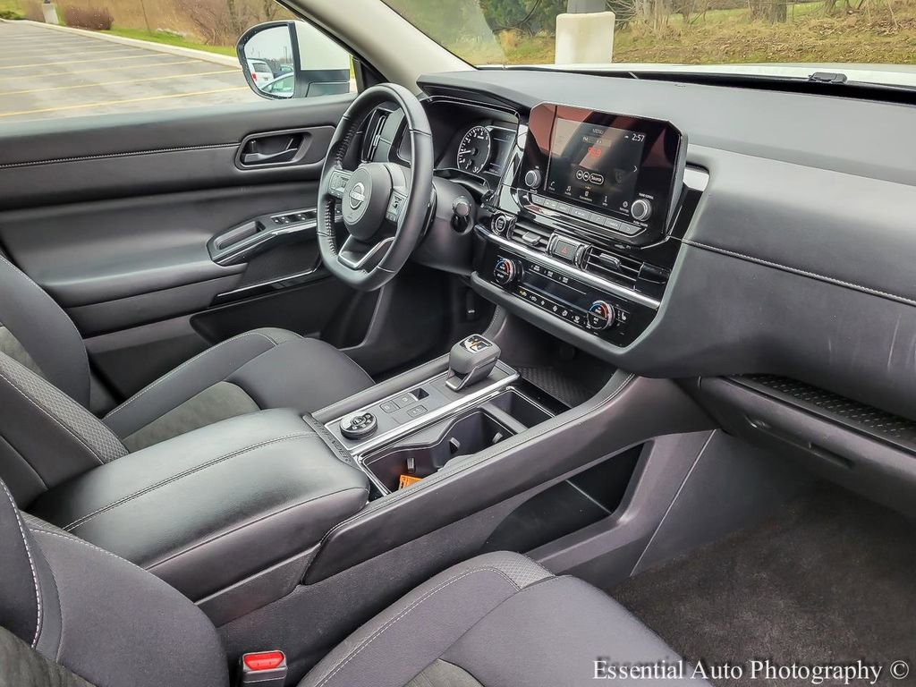 Used 2024 Nissan Pathfinder SV AWD/4WD image 30