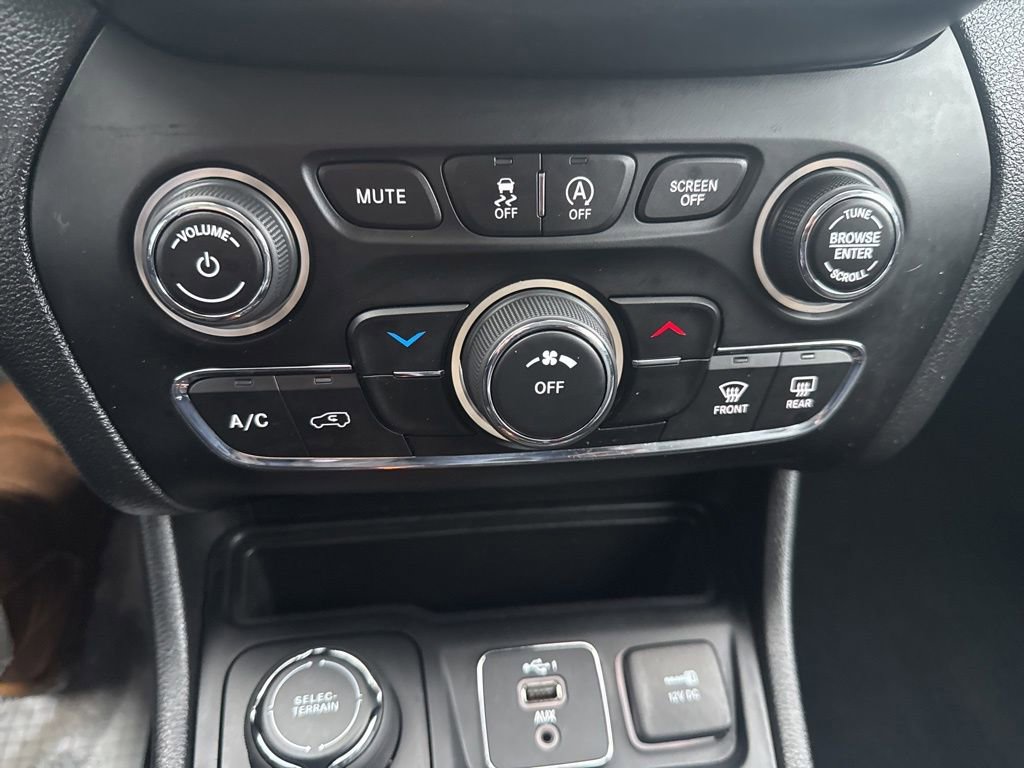 Used 2021 Jeep Cherokee Latitude Lux image 35