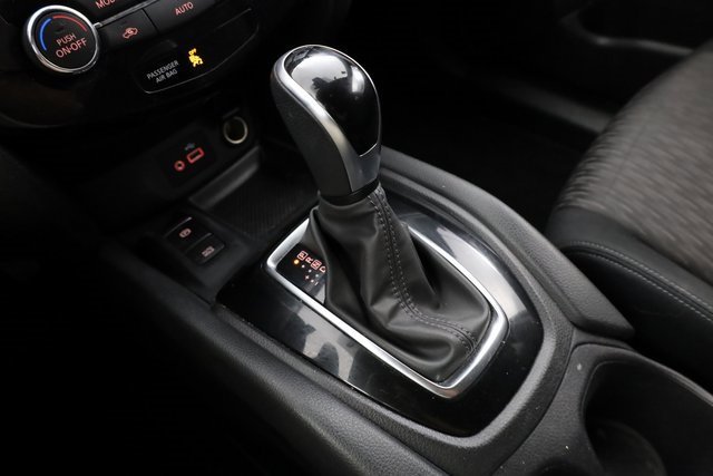 Used 2020 Nissan Rogue SV w/ Premium Package image 23