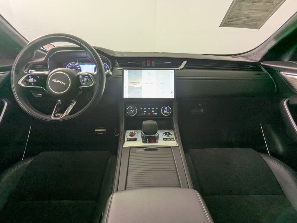 Used 2022 Jaguar F-PACE SVR image 5