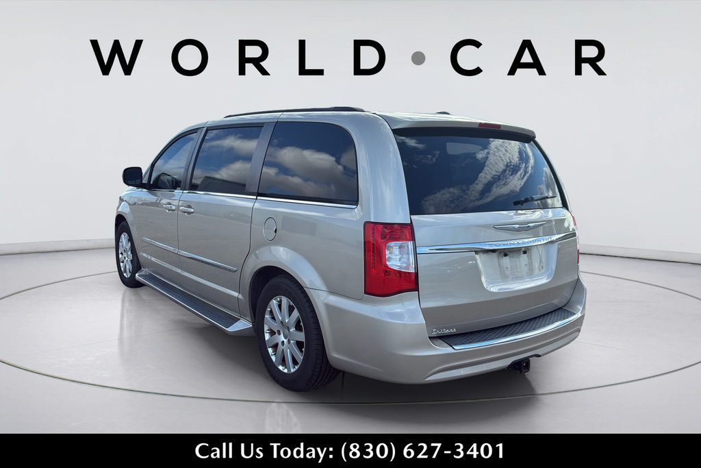 Used 2016 Chrysler Town & Country Touring w/ Trailer Tow Group FWD image 9
