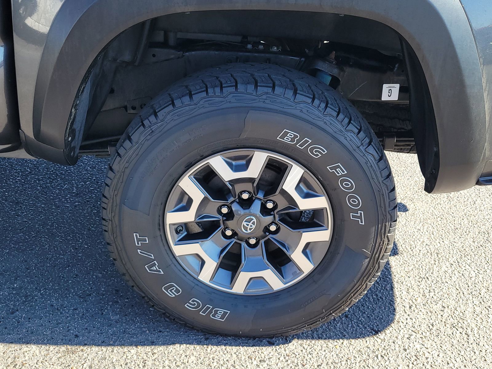 Used 2018 Toyota Tacoma TRD Off-Road w/ Technology Package image 16