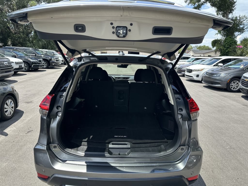 Used 2020 Nissan Rogue SV FWD image 13