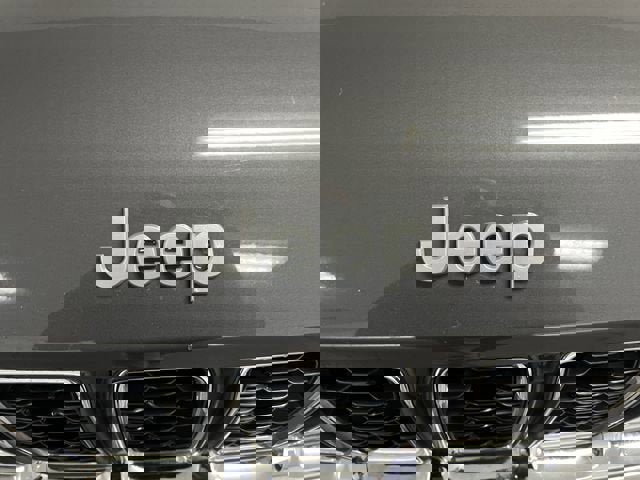 Used 2024 Jeep Grand Cherokee Laredo image 30